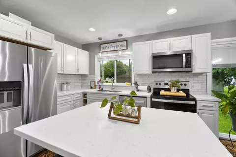 Kitchen - 514 7th St, Covington, IN 47932 photo 2 of 5