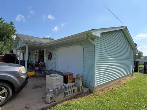 Exterior - 1115 N 9th St, Mitchell, IN 47446 photo 2 of 5