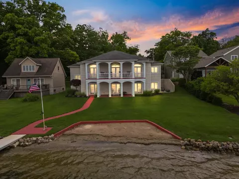 1332 Country Club Ter, Warsaw, IN 46580