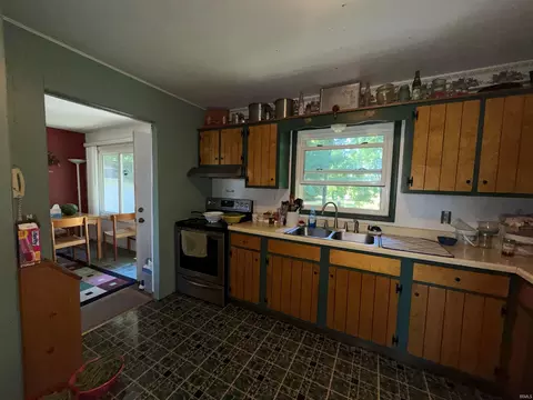 Kitchen - 1852 Hancock Ave, Mitchell, IN 47446 photo 2 of 3