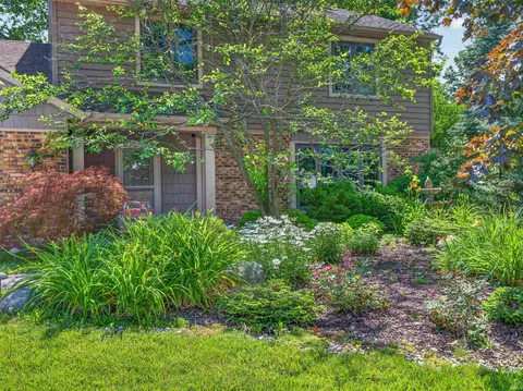 4603 Aboite Lake Dr, Fort Wayne, IN 46804