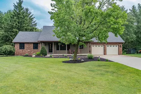 3232 Plantation Trl, Fort Wayne, IN 46818