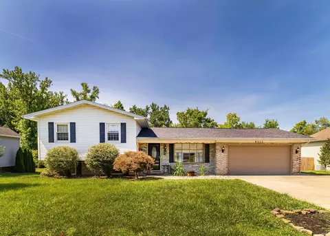 8311 Sycamore Dr, Newburgh, IN 47630