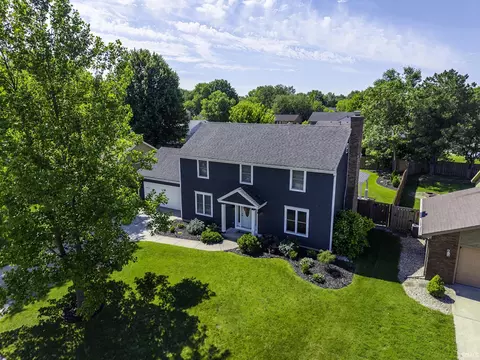 902 Windrift Ln, Fort Wayne, IN 46845