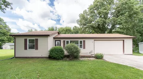 372 W Greenwood Dr, Kendallville, IN 46755
