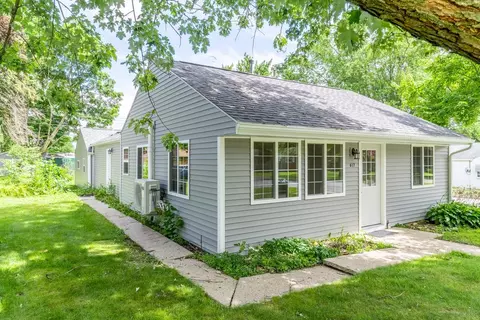 617 E Randolph St, Angola, IN 46703