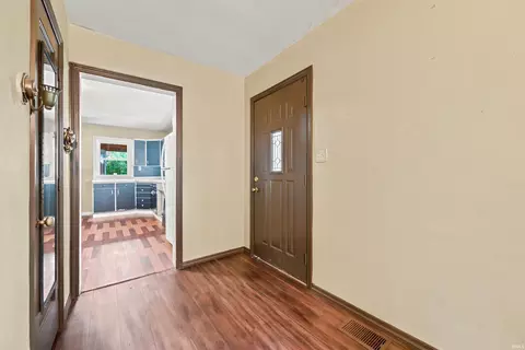Entry Way - 2801 E 29th St, Muncie, IN 47302 photo 2 of 3