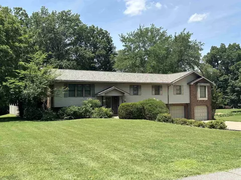 1523 S Red Leaf Dr, Evansville, IN 47712