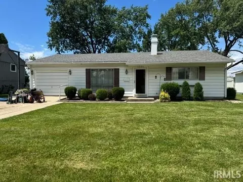 1331 Cinnamon Rd, Fort Wayne, IN 46825