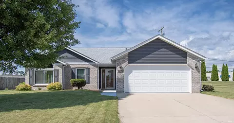 1503 Knoll Crest Dr, Kendallville, IN 46755