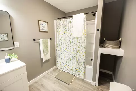 Bath - 8694 S Vine St, Straughn, IN 47387 photo 2 of 2