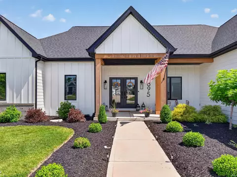 5895 Menza Dr, Auburn, IN 46706