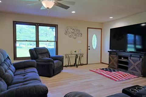 Living - 2823 Avoca Eureka Rd, Bedford, IN 47421 photo 1 of 4