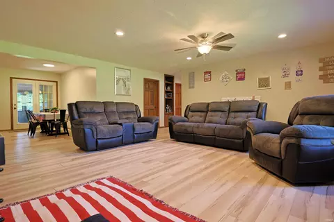 Living - 2823 Avoca Eureka Rd, Bedford, IN 47421 photo 4 of 4