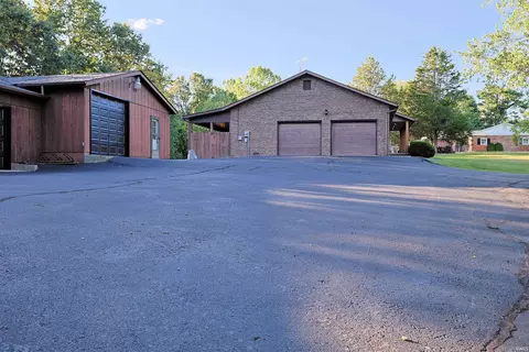 Exterior - 2823 Avoca Eureka Rd, Bedford, IN 47421 photo 15 of 27