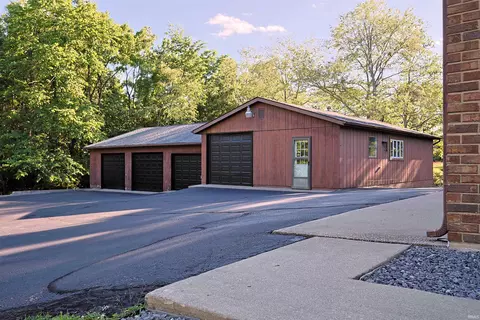 Exterior - 2823 Avoca Eureka Rd, Bedford, IN 47421 photo 6 of 27