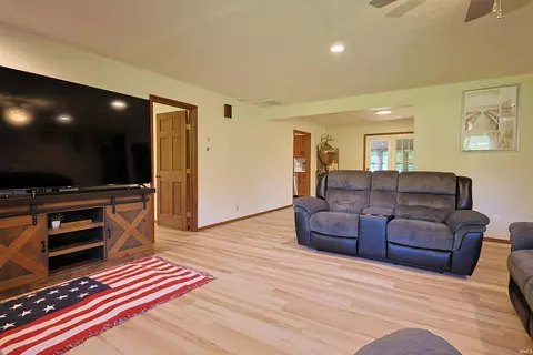 Living - 2823 Avoca Eureka Rd, Bedford, IN 47421 photo 3 of 4