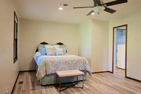 Bedroom - 2823 Avoca Eureka Rd, Bedford, IN 47421 photo 3 of 6