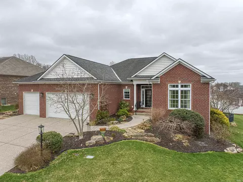 909 Uriel Ct, Evansville, IN 47725