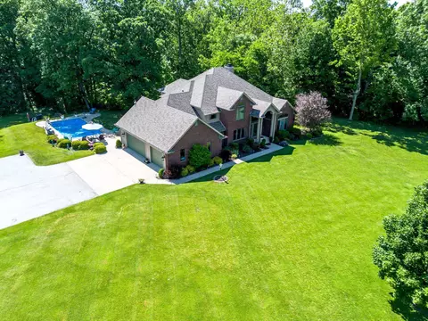 7296 N Clear Creek Rd, Huntington, IN 46750