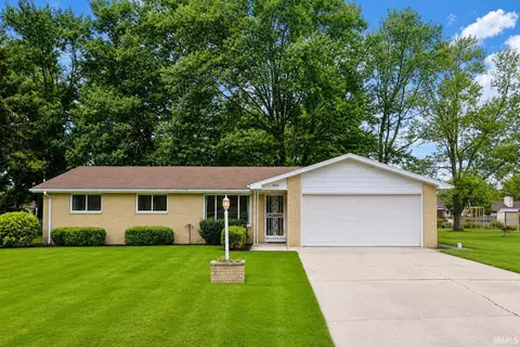 4002 E Saddle Dr, Fort Wayne, IN 46804