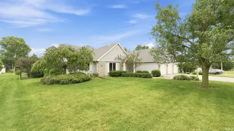 2615 Candlewick Dr, Fort Wayne, IN 46804