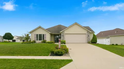 9815 Chadwick Ln, Fort Wayne, IN 46818