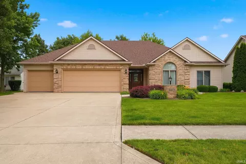 4160 Shoreline Blvd, New Haven, IN 46774