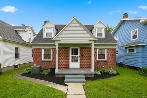 713 Greenlawn Ave, Fort Wayne, IN 46808