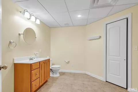 Bath - 3907 E Breckenmore Dr, Bloomington, IN 47401 photo 3 of 3