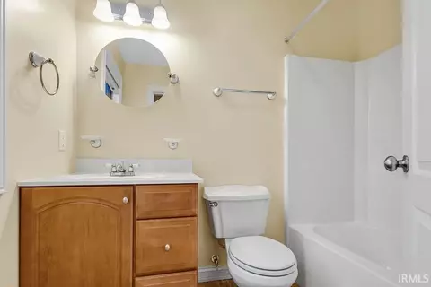 Bath - 3907 E Breckenmore Dr, Bloomington, IN 47401 photo 2 of 3