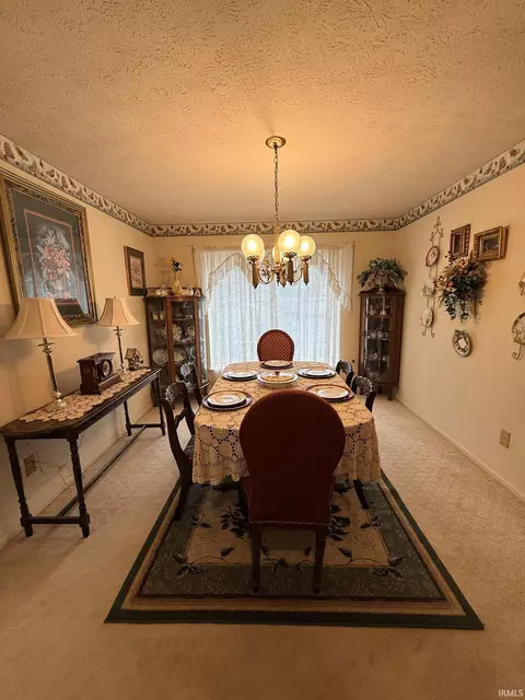 Dining - 2629 E Windermere Woods Dr, Bloomington, IN 47401 photo 2 of 5