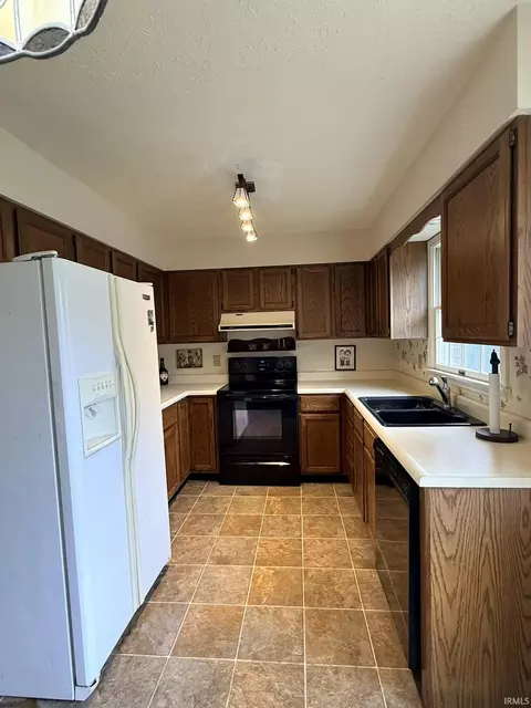 Kitchen - 2629 E Windermere Woods Dr, Bloomington, IN 47401 photo 1 of 4