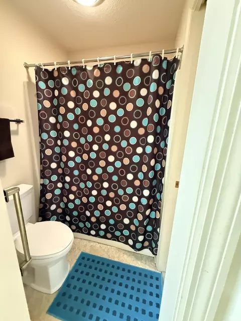 Bath - 2629 E Windermere Woods Dr, Bloomington, IN 47401 photo 2 of 4