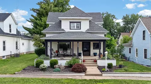 202 E Berry St, Middlebury, IN 46540