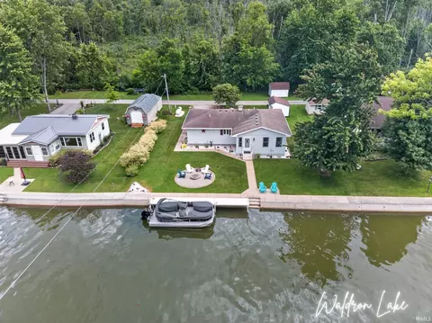 122 E Sunny Acres Dr, Rome City, IN 46784