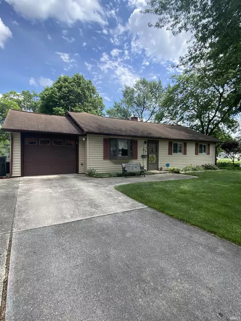 814 Elnora Dr, Fort Wayne, IN 46825