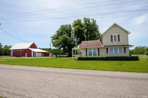 1027 12th Rd, Bourbon, IN 46504