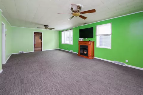 Living - 507 E 9th St, Auburn, IN 46706 photo 1 of 3