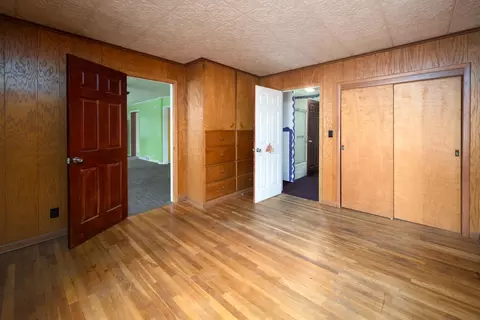 Bedroom - 507 E 9th St, Auburn, IN 46706 photo 2 of 10