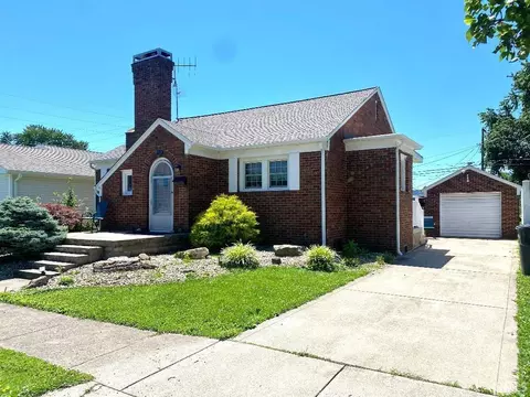 379 NE H St, Linton, IN 47441