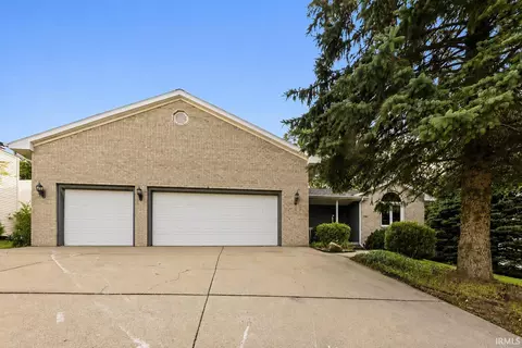 1904 Hunters Ridge Dr, Huntington, IN 46750