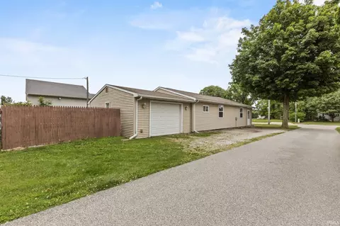 350 Kelly St, Rome City, IN 46784