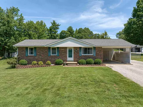 6709 W Schmitt Ln, Evansville, IN 47720