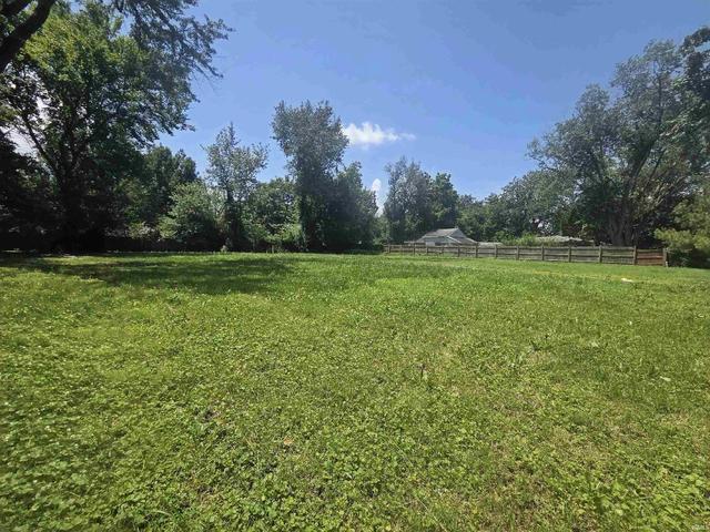 2615 Sweetser Ave, Evansville, IN 47714