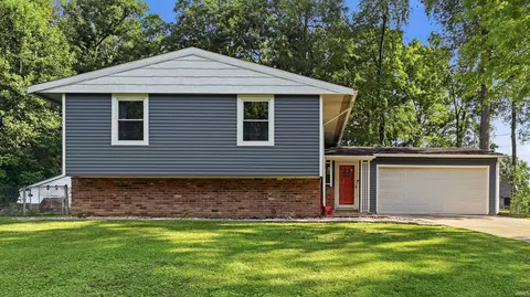8400 W Lone Beech Dr, Muncie, IN 47304