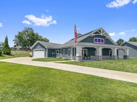 1115 Helen Ct, Boonville, IN 47601