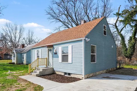 55849 Mayflower Rd, South Bend, IN 46619
