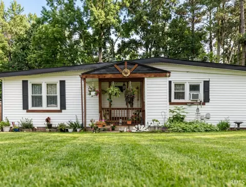 1166 Davis St, Elkhart, IN 46516