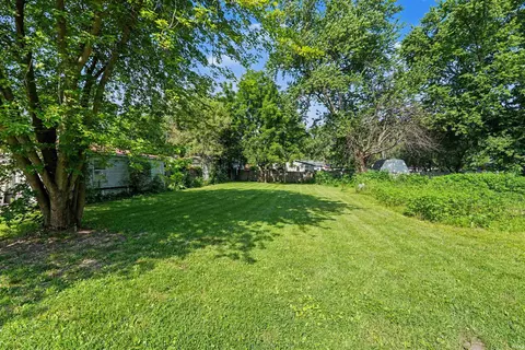 724 S April Dr, Cromwell, IN 46732